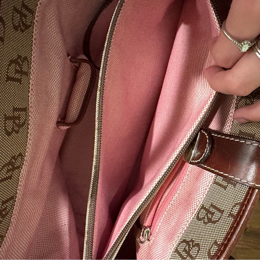Dooney & Bourke authentic tote bag with clasp and design on outside EUC - Picture 7 of 10